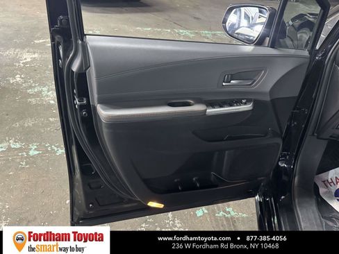 Used 2023 Toyota Sienna XSE AWD/4WD image 14