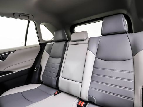 Used 2023 Toyota RAV4 XLE Premium image 21