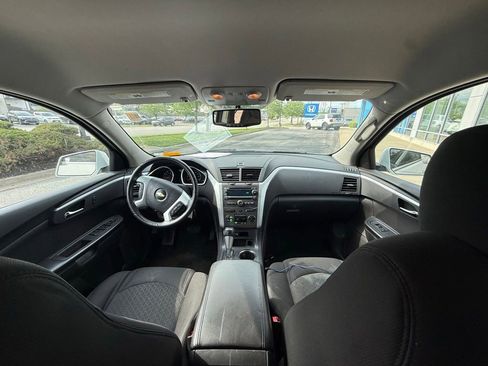 Used 2010 Chevrolet Traverse LT FWD image 5