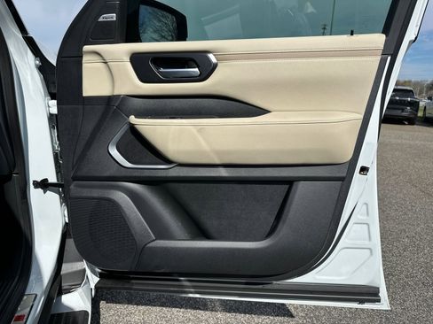 New 2026 Nissan Armada Platinum Reserve image 14