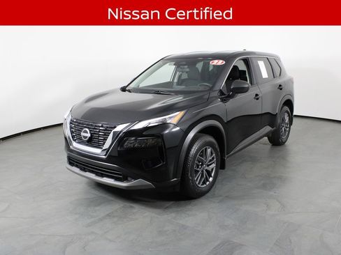 Used 2023 Nissan Rogue S image 2