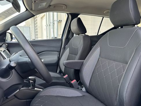 Used 2018 Nissan Kicks SV FWD image 5