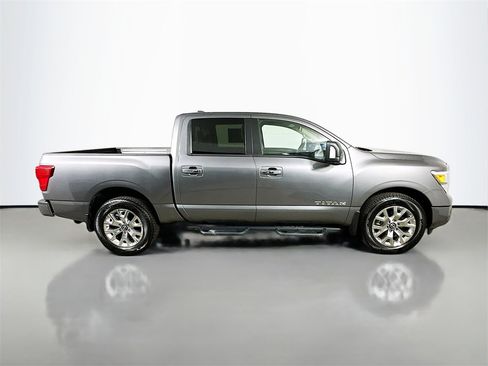 Used 2024 Nissan Titan SV w/ SV Convenience Package image 7
