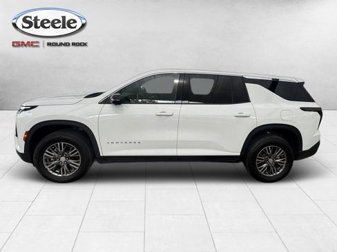 Used 2024 Chevrolet Traverse LS FWD image 2