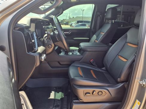 Used 2024 GMC Sierra 1500 AT4 w/ AT4 Premium Package AWD/4WD image 7