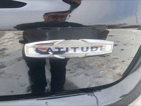 Used 2024 Jeep Compass Latitude image 8