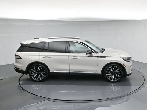 Used 2025 Lincoln Aviator Reserve w/ Equipment Group 201A AWD/4WD image 46