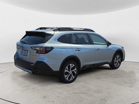Used 2022 Subaru Outback Limited AWD/4WD image 5