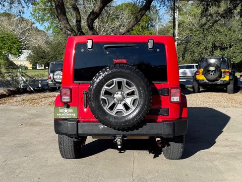 Used 2013 Jeep Wrangler Unlimited Rubicon image 12