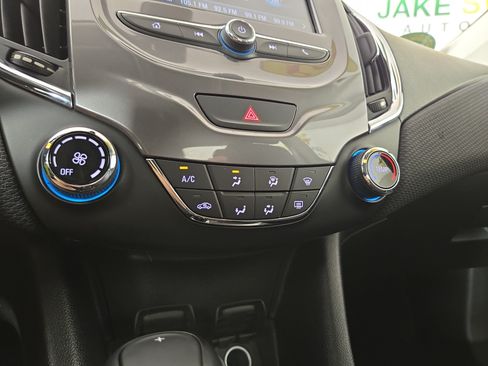 Used 2018 Chevrolet Cruze LT FWD image 24