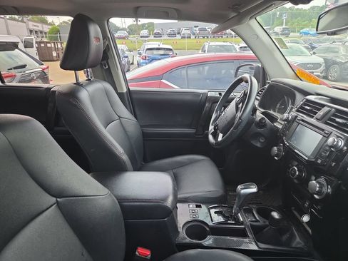 Used 2019 Toyota 4Runner TRD Off-Road Premium AWD/4WD image 11