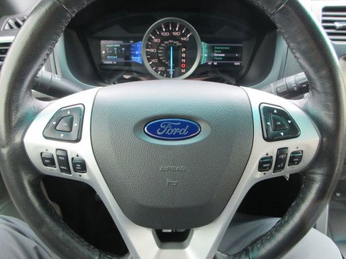 Used 2013 Ford Explorer XLT image 25