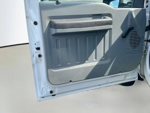 Used 2016 Ford F550 2WD Regular Cab Super Duty image 14