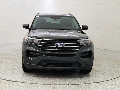 Used 2023 Ford Explorer XLT image 2