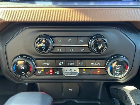 Used 2024 Ford Bronco Outer Banks AWD/4WD image 32