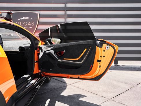 Used 2023 Lamborghini Huracan Sterrato image 34
