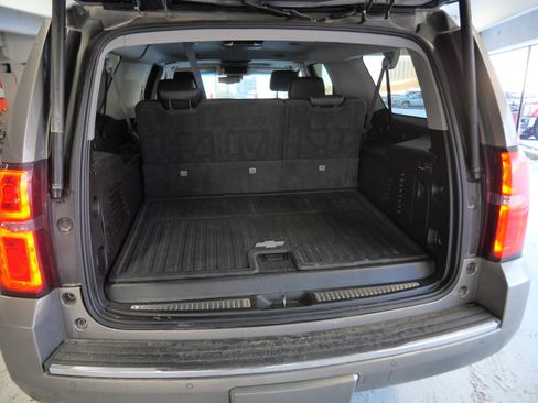 Used 2018 Chevrolet Suburban Premier image 18