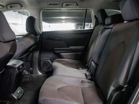 Certified 2023 Toyota Highlander LE image 18