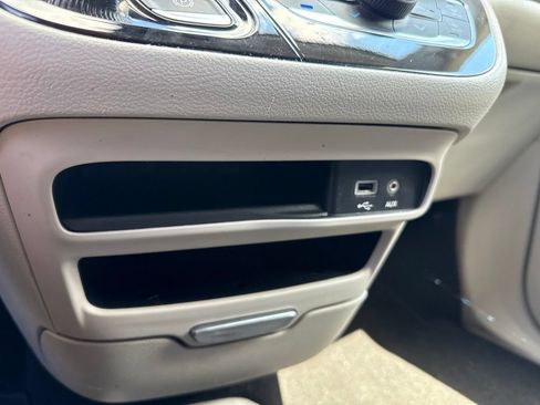 Used 2020 Chrysler Pacifica Touring-L FWD image 25