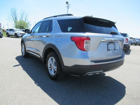 Used 2023 Ford Explorer XLT w/ Equipment Group 202A AWD/4WD image 7