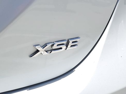 Used 2024 Toyota Camry XSE FWD image 8