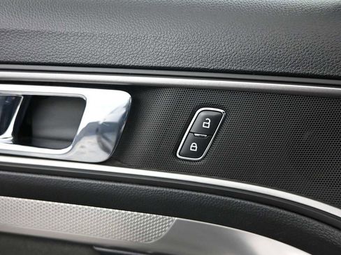 Used 2019 Ford Explorer XLT w/ Equipment Group 202A AWD/4WD image 19