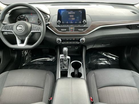 Used 2024 Nissan Altima 2.5 SV image 10