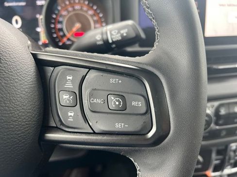 Used 2025 Jeep Gladiator Rubicon w/ Convenience Group AWD/4WD image 23
