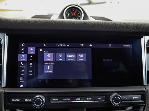 Used 2020 Porsche Macan AWD/4WD image 17