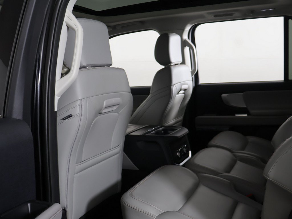 Used 2025 Ford Expedition Max Active AWD/4WD image 32