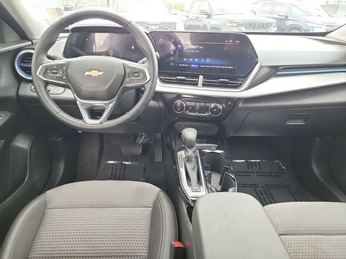 Used 2025 Chevrolet Trax LT w/ Driver Confidence Package FWD image 10