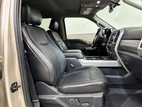 Used 2017 Ford F250 Lariat w/ Chrome Package image 48