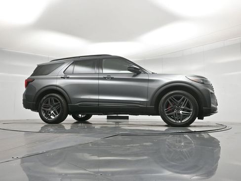 New 2026 Ford Explorer ST image 3