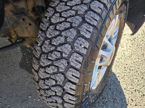 Used 2021 Chevrolet Silverado 2500 LT AWD/4WD image 14
