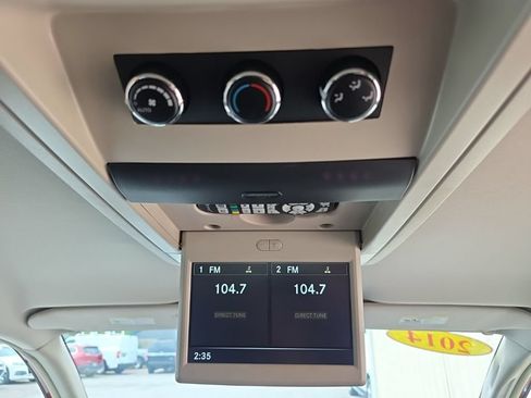 Used 2014 Chrysler Town & Country Touring-L w/ Driver Convenience Group FWD image 25