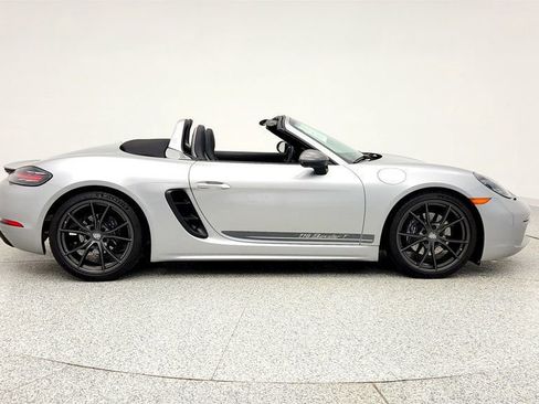Used 2022 Porsche 718 Boxster T Roadster with Adaptive Sport image 4