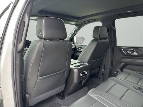 Used 2021 GMC Yukon XL SLT w/ SLT Premium Package image 17