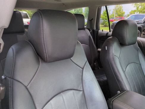 Used 2017 Buick Enclave Leather FWD image 7