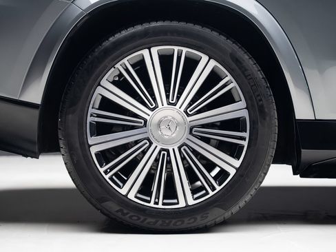 Used 2024 Mercedes-Benz Maybach GLS 600 4MATIC image 40