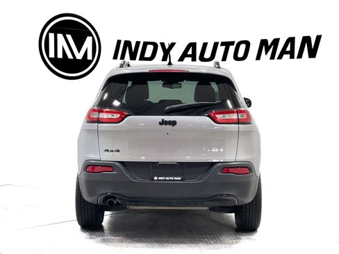 Used 2017 Jeep Cherokee Limited AWD/4WD image 5