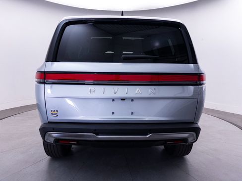 Used 2024 Rivian R1S Adventure AWD/4WD image 16