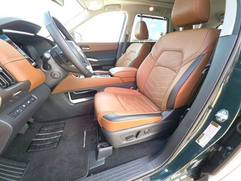 Used 2025 Nissan Pathfinder Platinum w/ Cargo Package image 13