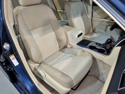 Used 2015 Toyota Camry LE FWD image 29
