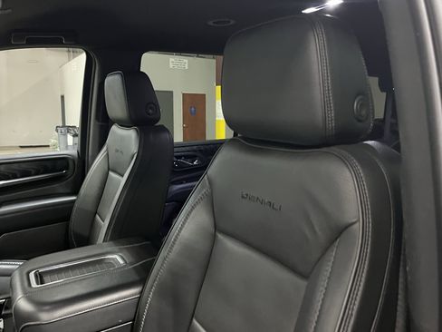 Used 2023 GMC Yukon Denali image 17