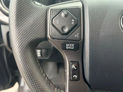 Used 2020 Toyota Tacoma TRD Off-Road w/ Technology Package AWD/4WD image 15