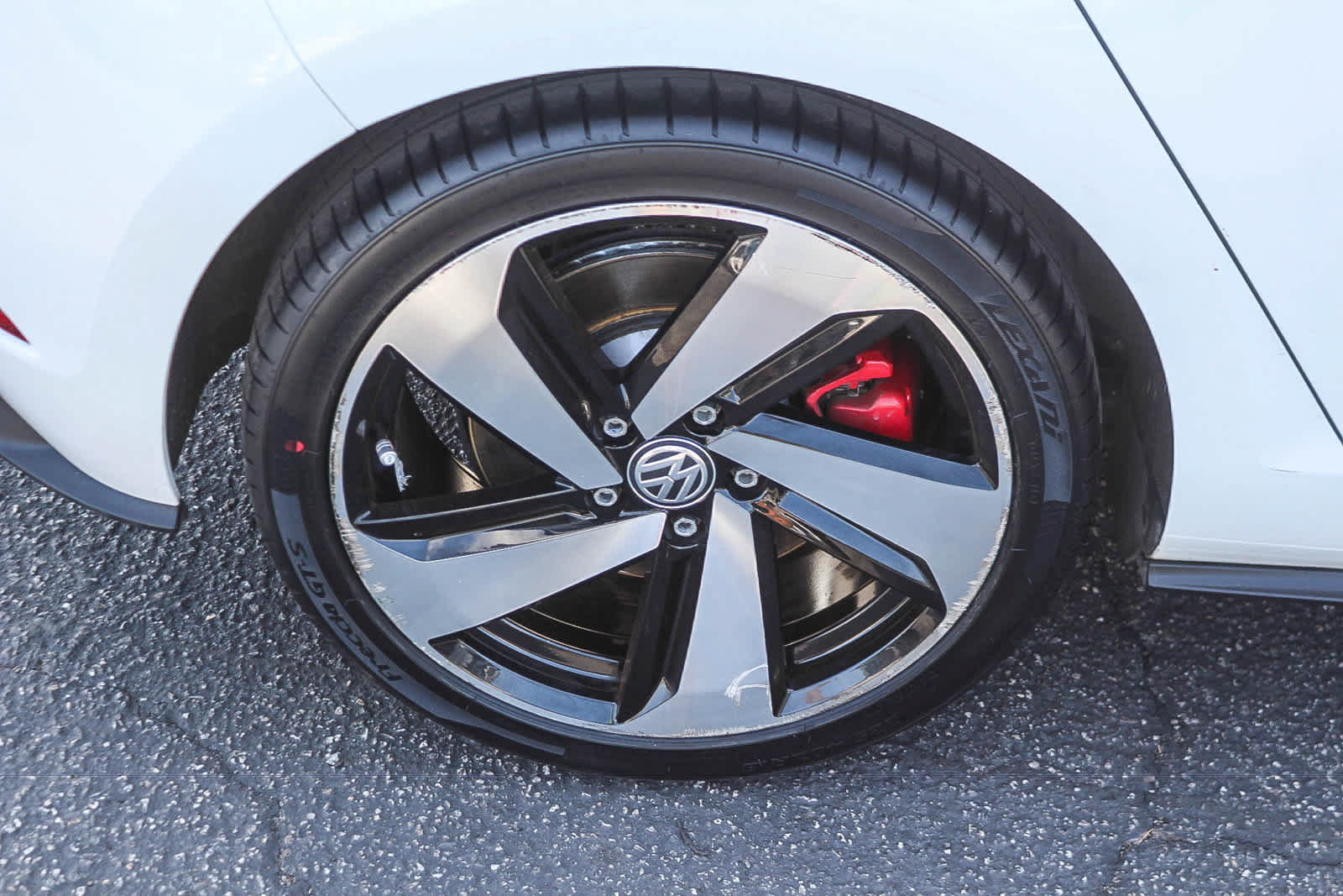 Used 2019 Volkswagen GTI SE FWD image 11