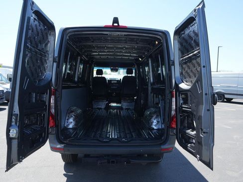Used 2024 Mercedes-Benz Sprinter 2500 image 4