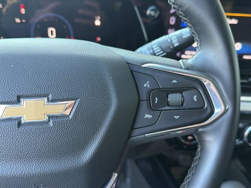 Used 2025 Chevrolet Trax LT w/ LT Convenience Package FWD image 21