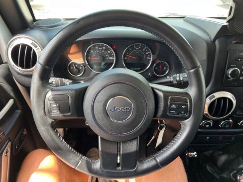 Used 2018 Jeep Wrangler Unlimited Rubicon w/ Max Tow Package AWD/4WD image 11