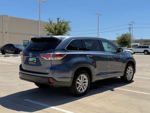Used 2014 Toyota Highlander LE FWD image 6